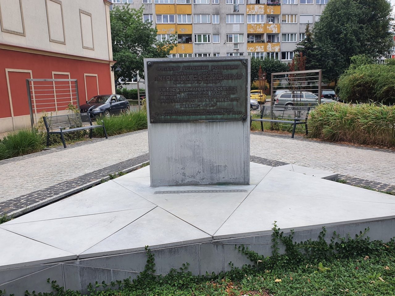 Antoni Cieszynski's monument, Olesnica - 03.jpg